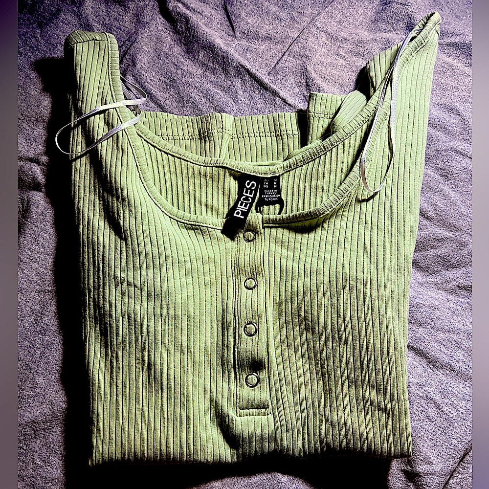Pieces Brand Pale Green Short Sleeve T-Shirt for Women Size Medium From The Bay